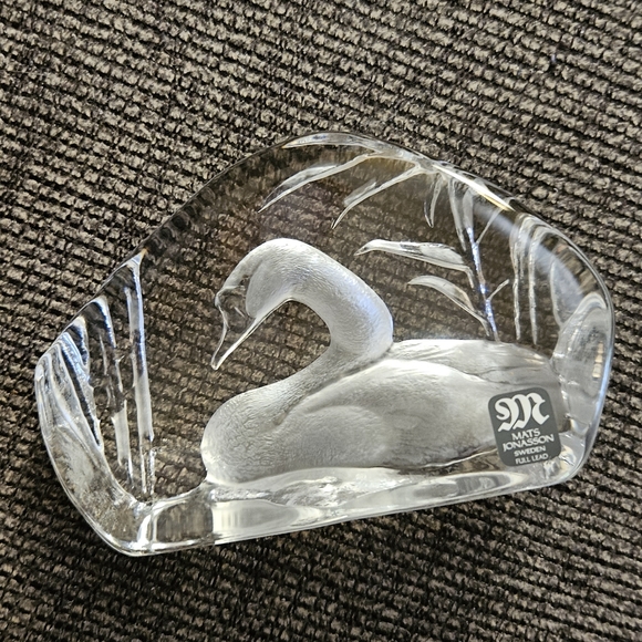 Mats Jonasson Swedish Signed Glass Swan Paperweight - Picture 1 of 12